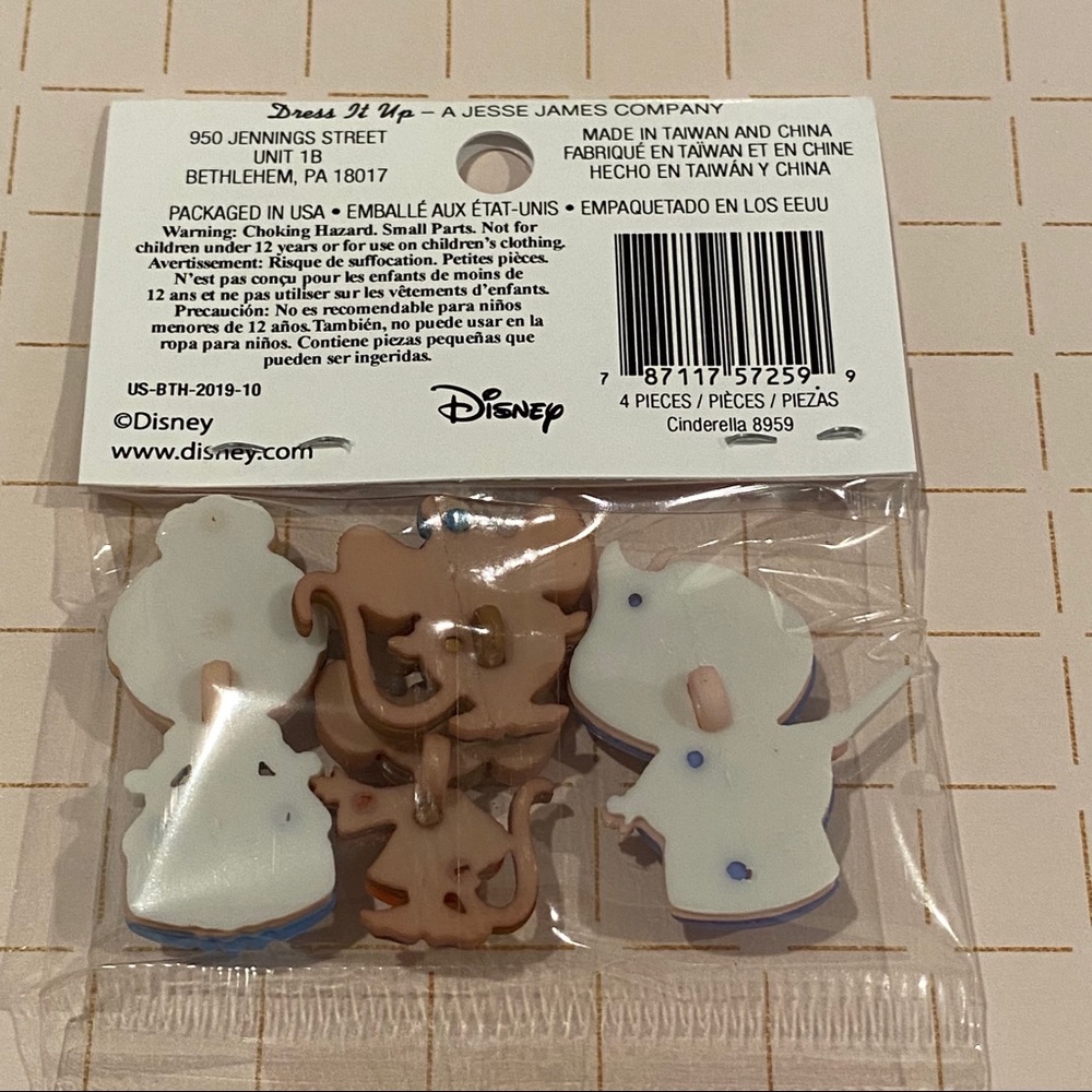 Cinderella Buttons - Picture 2 of 2